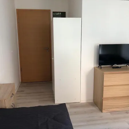 Neu Saniert, 7 Personen, Direkt An Der Autobahn Und Mercedes Werk Apartment Sindelfingen
