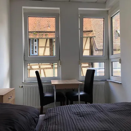 Apartment Neu Saniert, 7 Personen, Direkt An Der Autobahn Und Mercedes Werk *