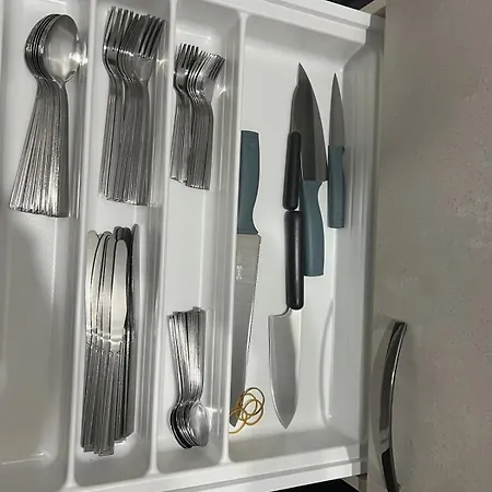 Neu Saniert, 7 Personen, Direkt An Der Autobahn Und Mercedes Werk