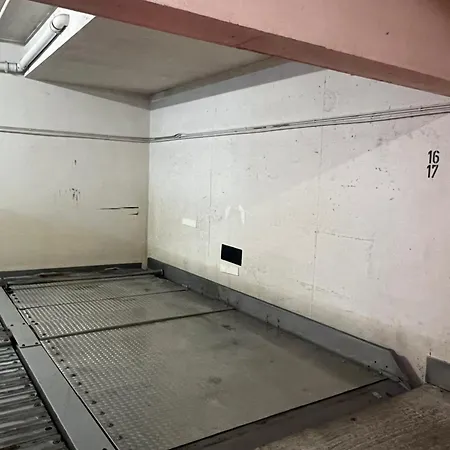 Apartment Neu Saniert, 7 Personen, Direkt An Der Autobahn Und Mercedes Werk